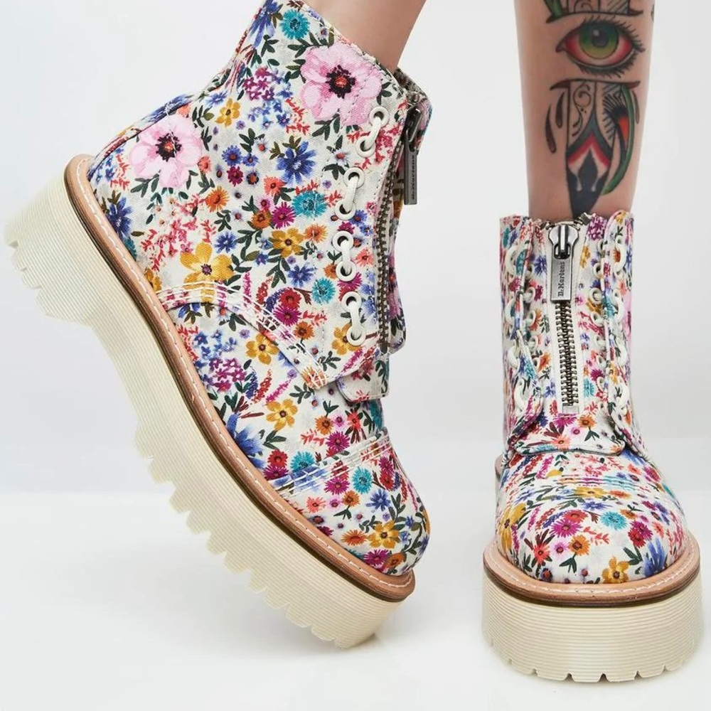 Dr. Martens Women's Floral White Wanderlust Sinclair Boots size 9